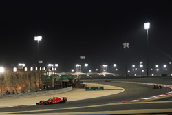 Себастьян Феттель, Ferrari SF71H, лідирує