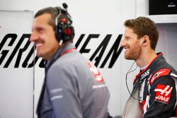 Günther Steiner, Team Principal, Haas F1, et Romain Grosjean, Haas F1 Team