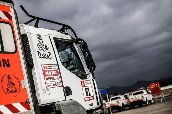 Vehículos listos para Rally Dakar