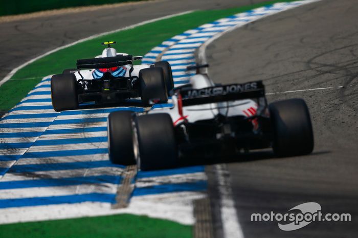 Sergey Sirotkin, Williams FW41, Romain Grosjean, Haas F1 Team VF-18