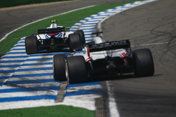 Sergey Sirotkin, Williams FW41, Romain Grosjean, Haas F1 Team VF-18