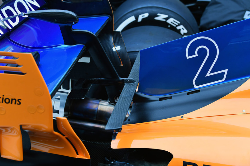 Vue détaillée de l'arrière de la McLaren MCL33
