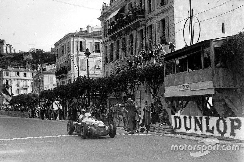 Juan Manuel Fangio (2)