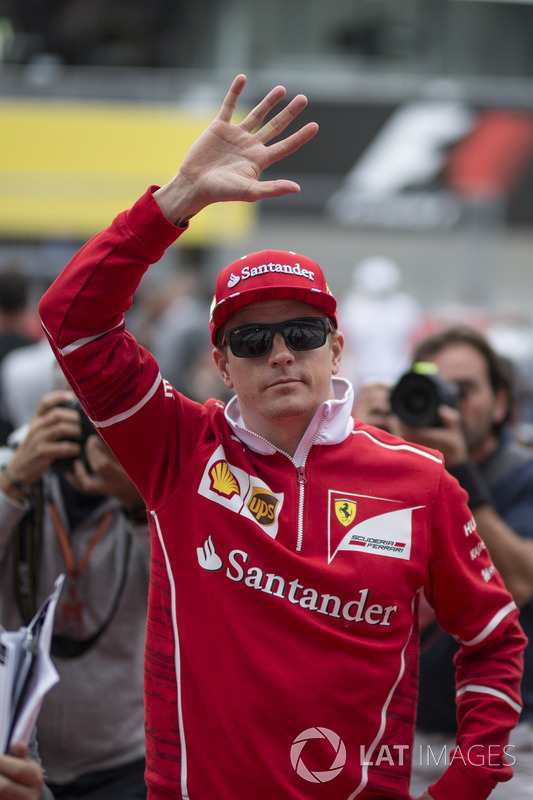 Kimi Raikkonen, Ferrari waves