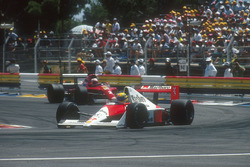 Ayrton Senna, McLaren MP4/5B Honda con Nigel Mansell, Ferrari 641 detrás