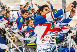 Marc Marquez con los participantes