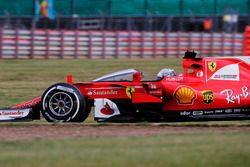 Sebastian Vettel, Ferrari SF70H, con el escudo de cabina