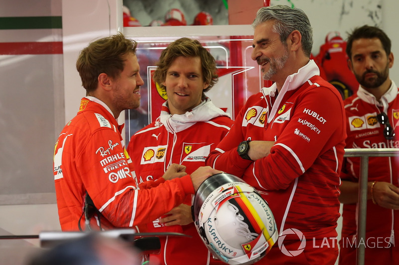 Sebastian Vettel, Ferrari; Antti Kontsas, Fitnesstrainer; Maurizio Arrivabene, Ferrari-Teamchef