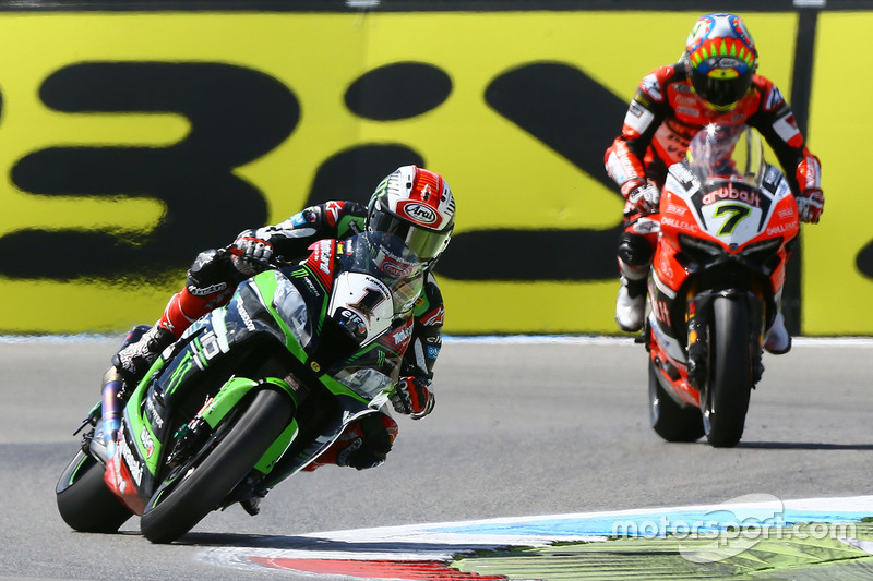 Jonathan Rea, Kawasaki Racing; Chaz Davies, Ducati Team