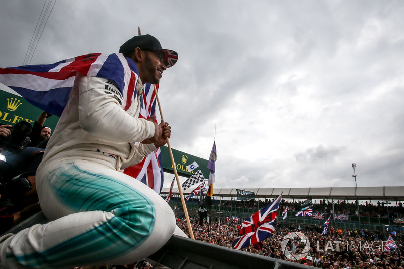 Race winner Lewis Hamilton, Mercedes AMG F1 celebrates ...