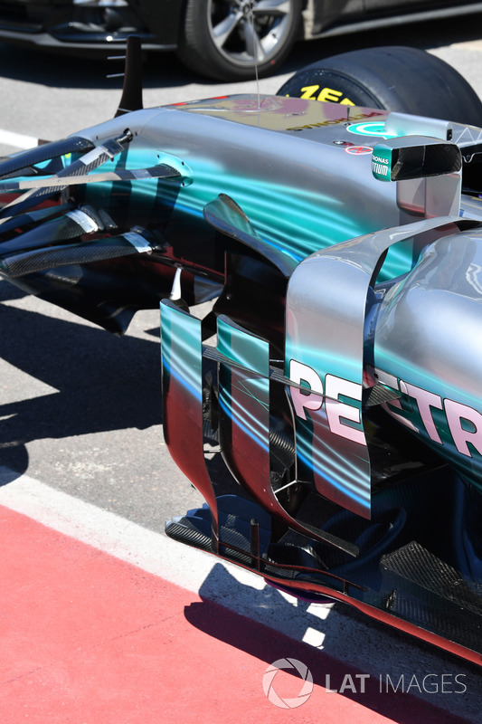 Mercedes-Benz F1 W08: Luftleitbleche am Seitenkasten