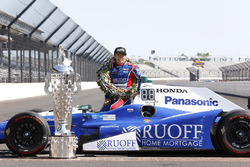 Winner Takuma Sato, Andretti Autosport Honda
