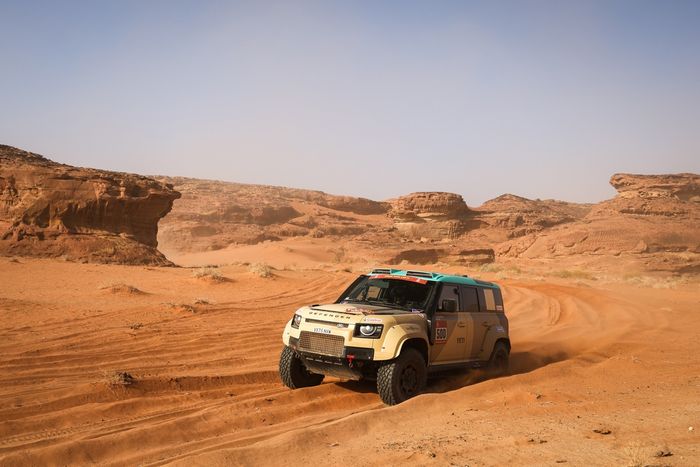 #500 Defender Rally Defender: Stephane Peterhansel, Michael Metge