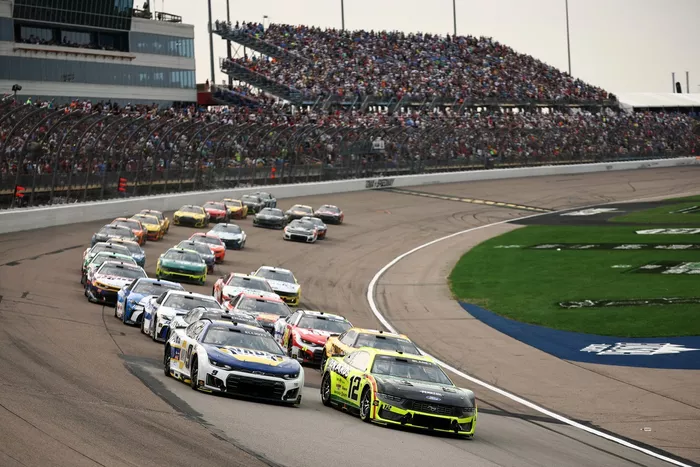 Ryan Blaney, Team Penske, Chase Elliott, Hendrick Motorsports