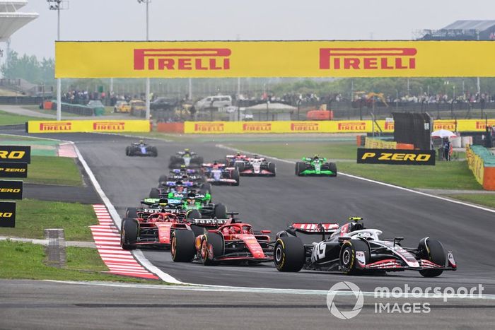 Nico Hulkenberg, Haas VF-24 Charles Leclerc, Ferrari SF-24