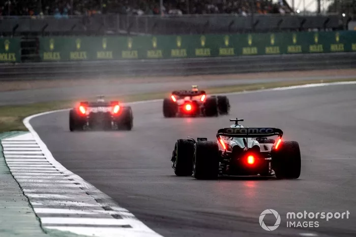 Sergio Pérez, Red Bull Racing RB19, Valtteri Bottas, Alfa Romeo C43, Lance Stroll, Aston Martin AMR23