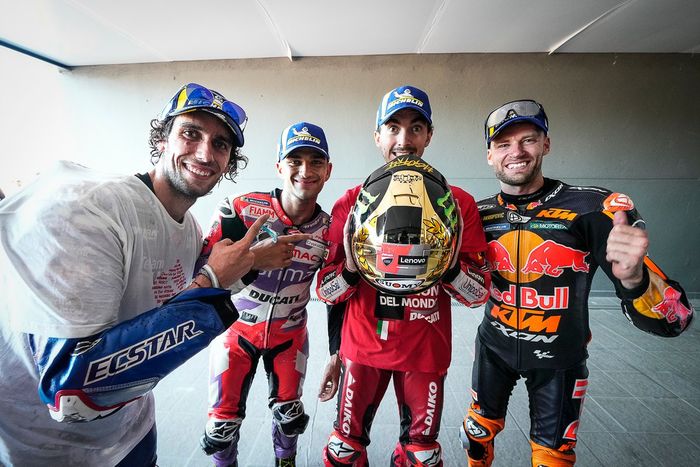 Alex Rins, Team Suzuki MotoGP, Jorge Maríin, Pramac Racing, el Campeón Francesco Bagnaia, Ducati Team, Brad Binder, Red Bull KTM Factory Racing