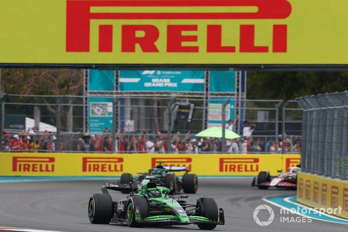 Nico Hulkenberg, Sauber, Lance Stroll, Aston Martin Racing