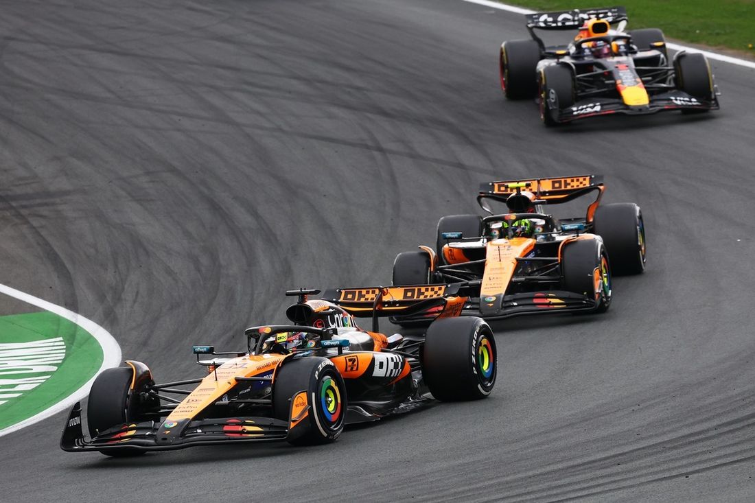 Lando Norris, McLaren, Oscar Piastri, McLaren, Max Verstappen, Red Bull Racing