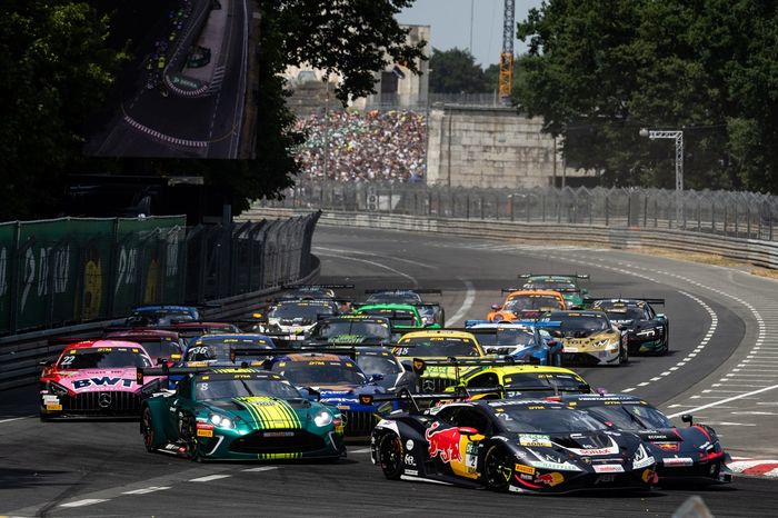Nicki Thiim, Team Abt Sportsline Lamborghini Huracán EVO GT3, Thierry Vermeulen, Emil Frey Racing Ferrari Ferrari 296 GT3