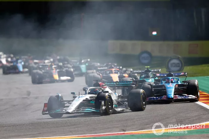 George Russell, Mercedes W13, Fernando Alonso, Alpine A522, Sebastian Vettel, Aston Martin AMR22, Daniel Ricciardo, McLaren MCL36