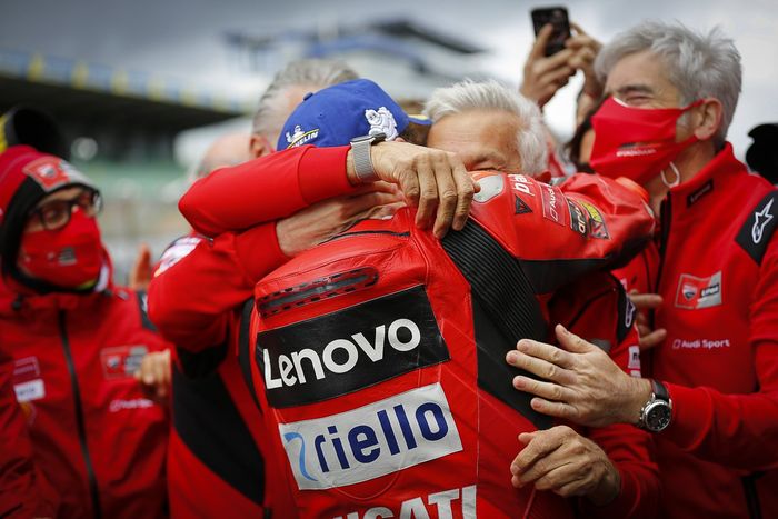 Ganador Jack Miller, Ducati Team celebra con el equipo