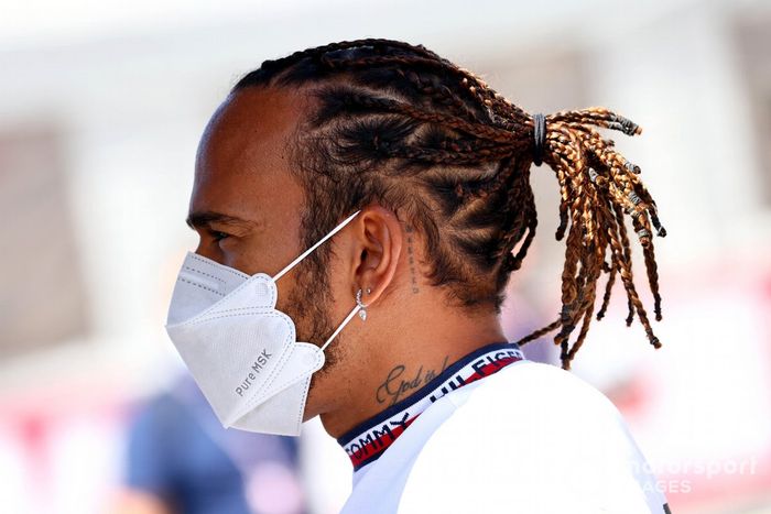 Lewis Hamilton, Mercedes, habla con los medios