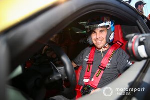 El piloto de Honda Robert Wickens, se prepara para conducir el Arrow Acura NSX
