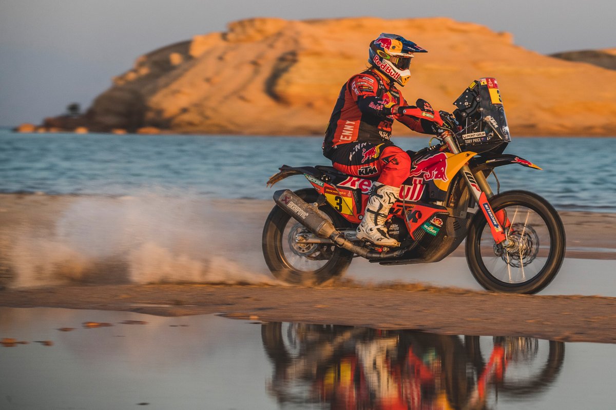 #3 Red Bull KTM Factory Racing: Toby Price, saat melibas medan Etape 9 Reli Dakar 2021 sebelum mengalami kecelakaan.