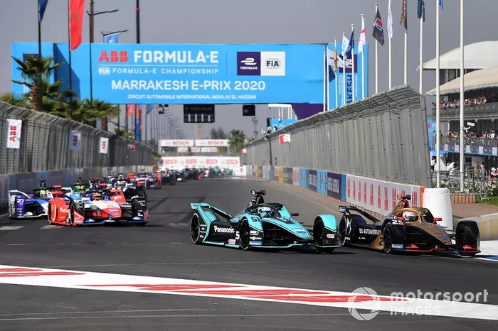 Na Fórmula E, o adiamento do ePrix de Jacarta e a decisão da OMS de passar a tratar o coronavírus como uma pandemia levou à decisão mais radical vista até o momento no mundo do esporte a motor: a suspensão da temporada por dois meses, adiando também as etapas de Paris e Seul