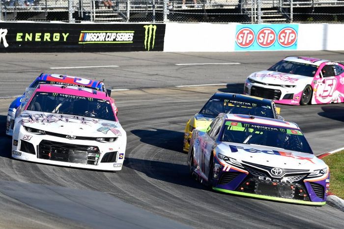 Denny Hamlin, Joe Gibbs Racing, Toyota Camry FedEx Freight, J.J. Yeley, Rick Ware Racing, Chevrolet Camaro GOTTA KILL IT TO HEAL IT