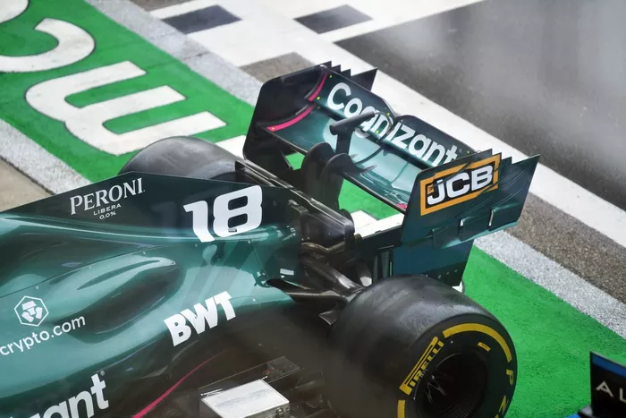 Parte trasera del Aston Martin AMR21