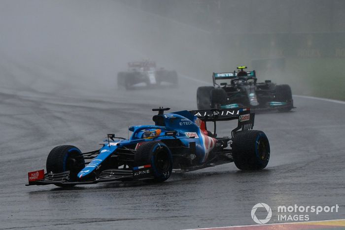 Fernando Alonso, Alpine A521, Valtteri Bottas, Mercedes W12