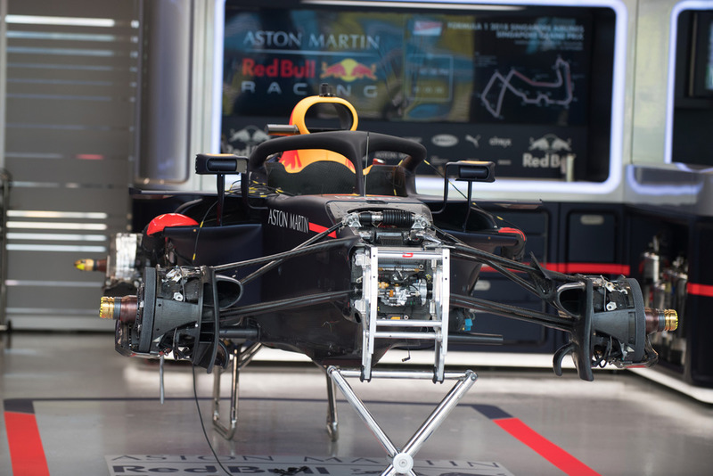 La Red Bull Racing RB14 au garage