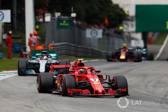 Kimi Raikkonen, Ferrari SF71H, Lewis Hamilton, Mercedes AMG F1 W09