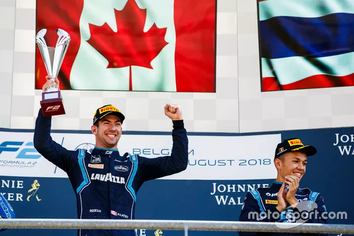 Son coéquipier Albon l'accompagnait sur le podium