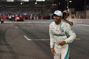 Winnaar Lewis Hamilton, Mercedes AMG F1 viert in Parc Ferme 