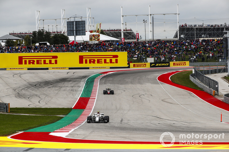 Charles Leclerc, Sauber C37, Kevin Magnussen, Haas F1 Team VF-18