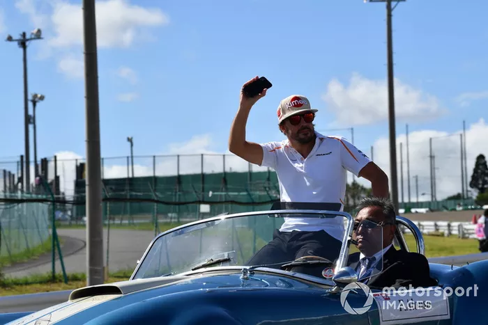 Fernando Alonso, McLaren en el desfile de pilotos
