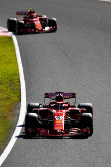 Sebastian Vettel, Ferrari SF71H, devant Kimi Raikkonen, Ferrari SF71H