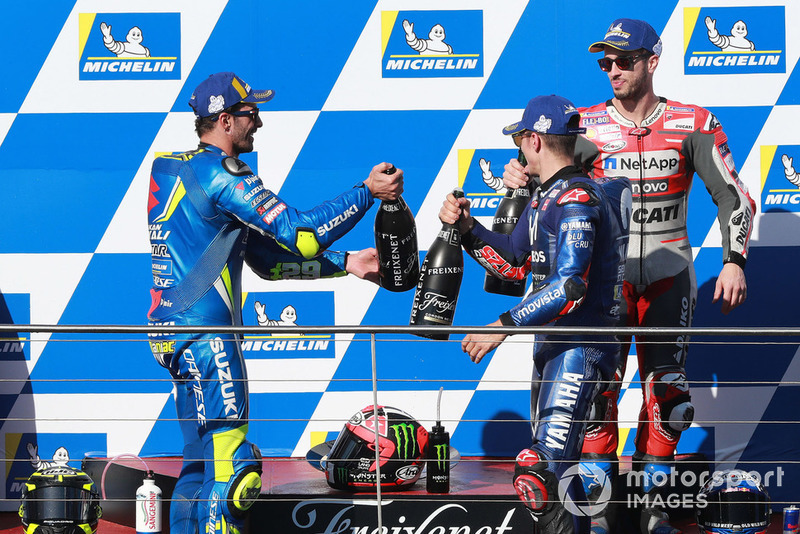 Podio: il vincitore della gara Maverick Viñales, Yamaha Factory Racing, il secondo classificato Andrea Iannone, Team Suzuki MotoGP, il terzo classificato Andrea Dovizioso, Ducati Team