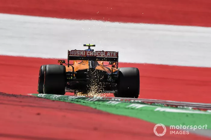 Lando Norris, McLaren MCL35 sacando chispas