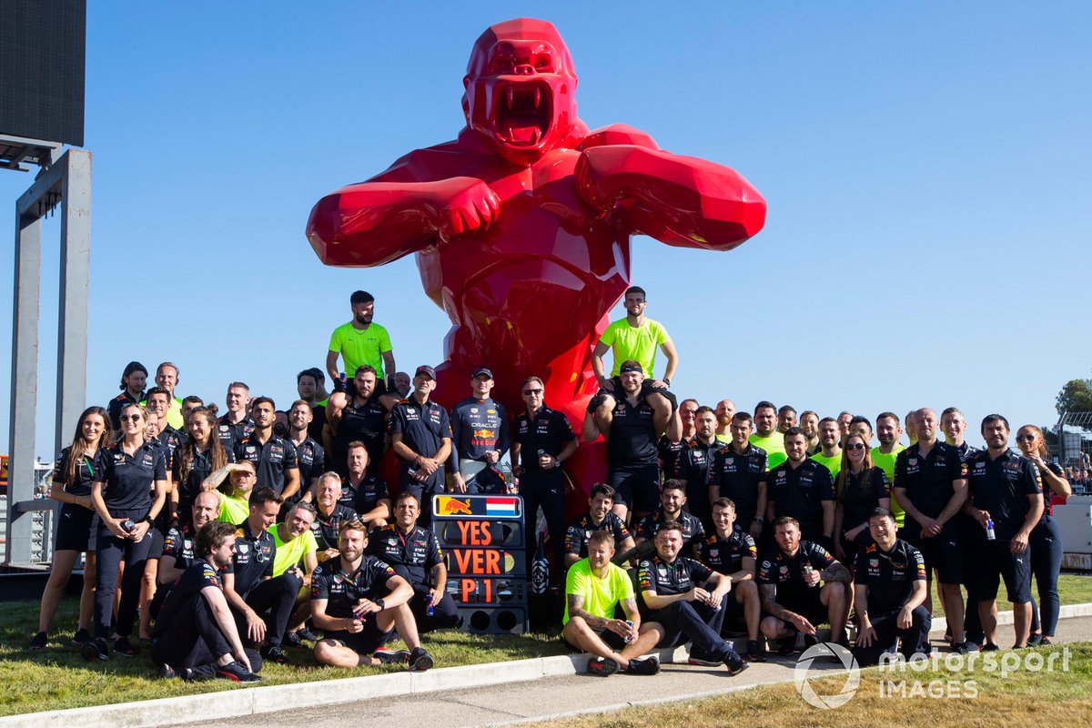 Il team Red Bull festeggia la vittoria al GP di Francia