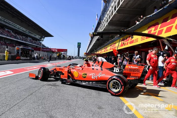 Charles Leclerc, Ferrari SF90, lascia il garage