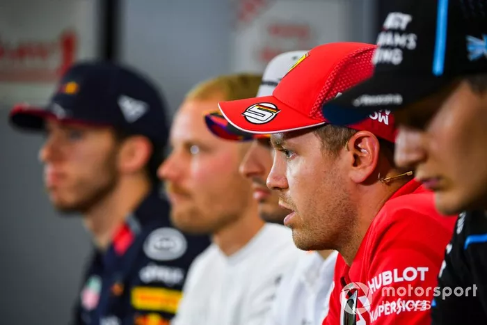 Sebastian Vettel, Ferrari, George Russell, Williams Racing, Carlos Sainz Jr, McLaren, Valtteri Bottas, Mercedes AMG F1 y Pierre Gasly, Red Bull Racing en conferencia de prensa