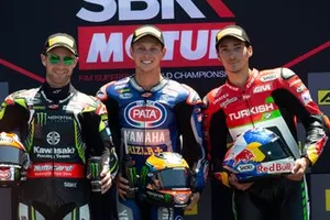 Tweede Jonathan Rea, Kawasaki Racing, Winnaar Michael van der Mark, Pata Yamaha, derde Toprak Razgatlioglu, Turkish Puccetti Racing