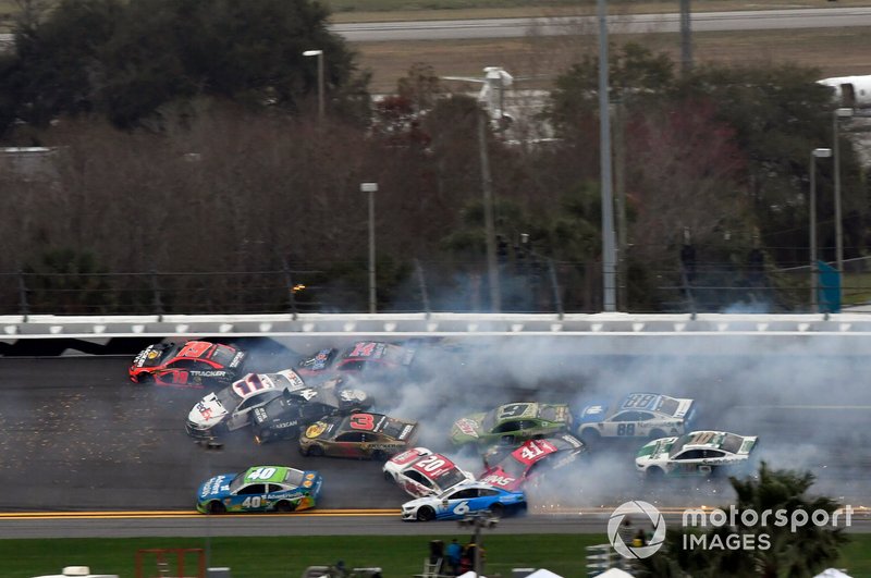 Big One: Massencrash beim Clash in Daytona