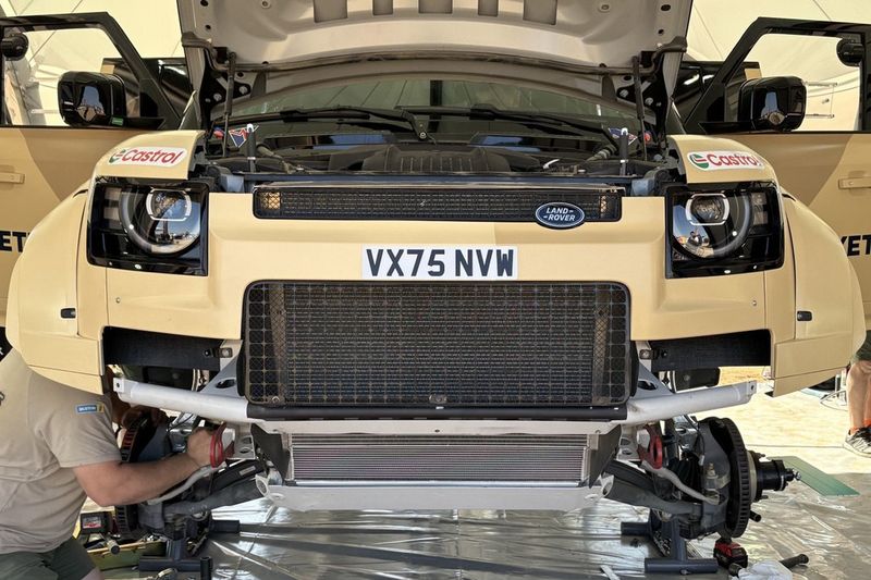 L'area frontale della Defender D7X-R