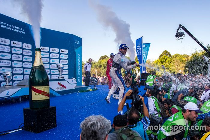 Podium: ganador, Sam Bird, DS Virgin Racing Formula E Team; segundo, Sébastien Buemi, Renault e.Dams; tercero, Lucas di Grassi, ABT Schaeffler Audi Sport