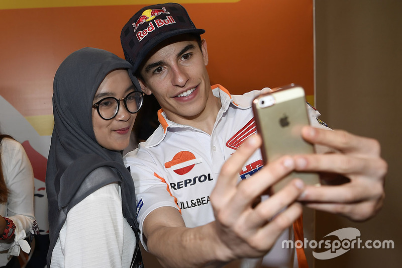 Marc Marquez, Repsol Honda Team mit einem Fan